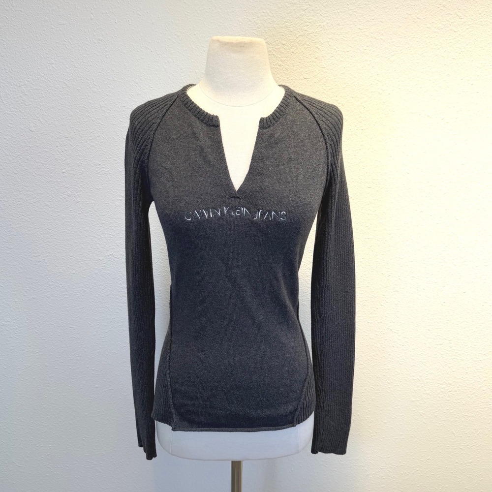 Calvin Klein Gray Ribbed Sweater Womens L fits Medium Y2K‎ Long Sleeve V Neck
